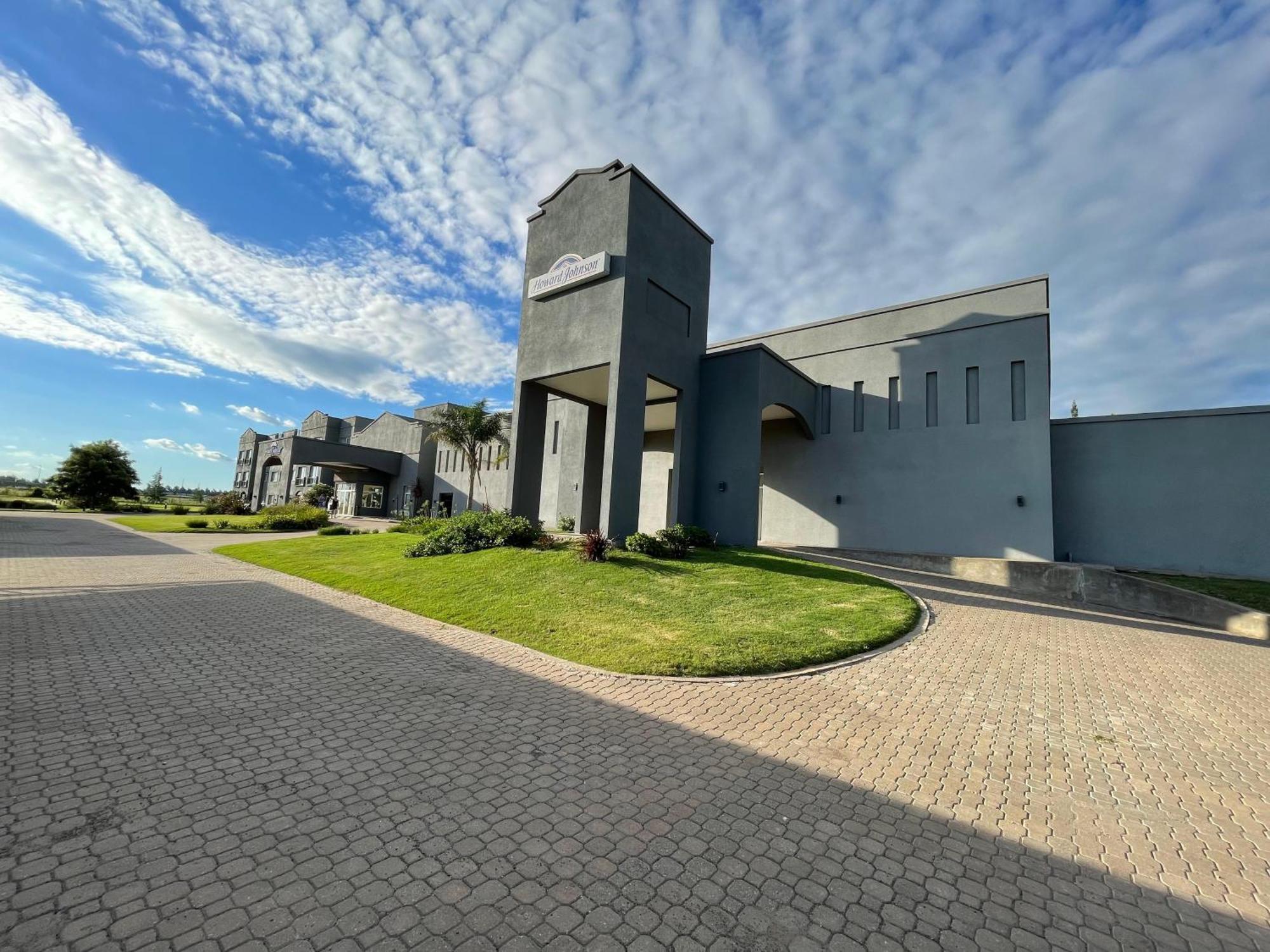 Howard Johnson Hotel & Resort Funes Exterior photo
