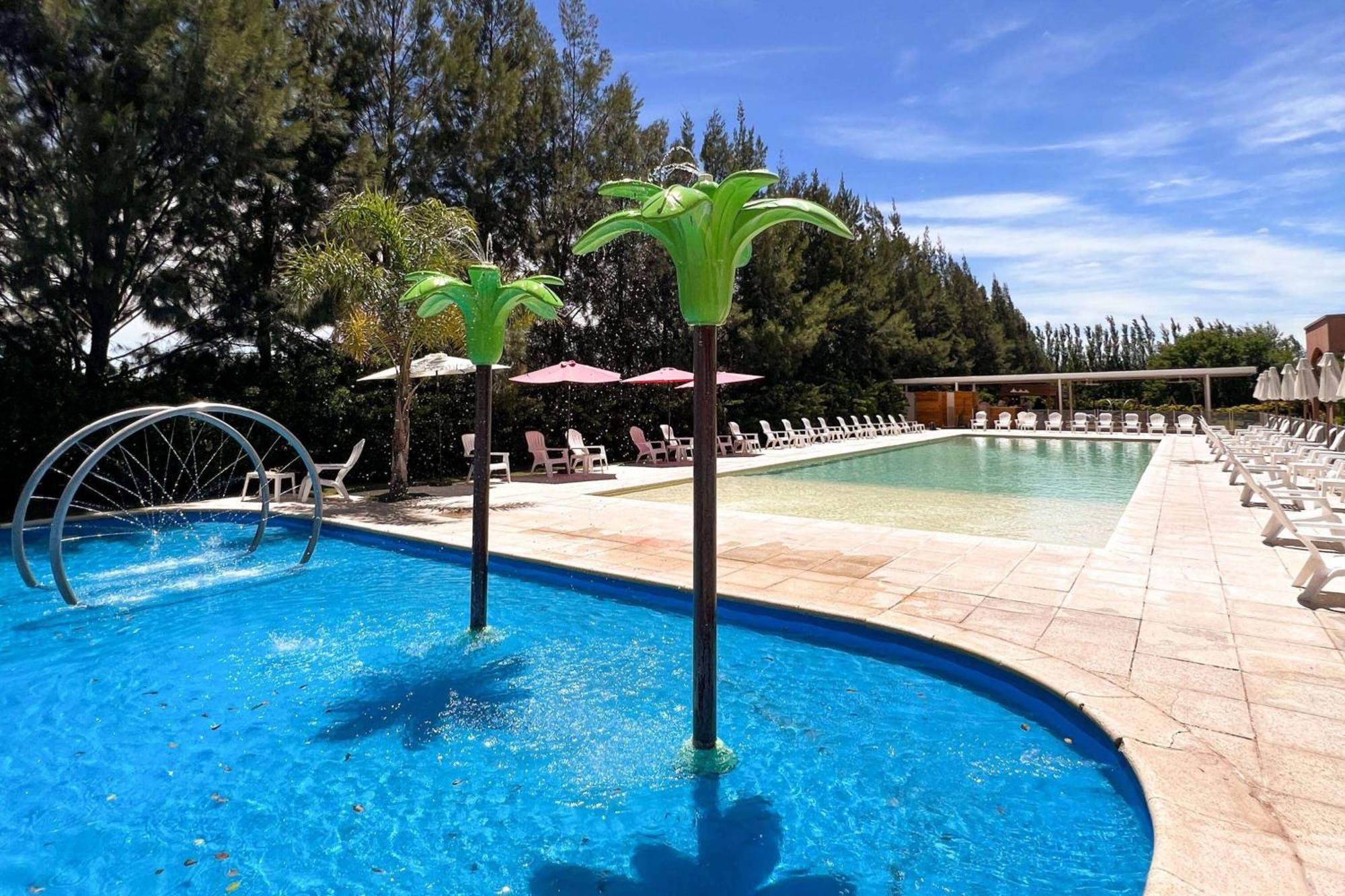 Howard Johnson Hotel & Resort Funes Exterior photo