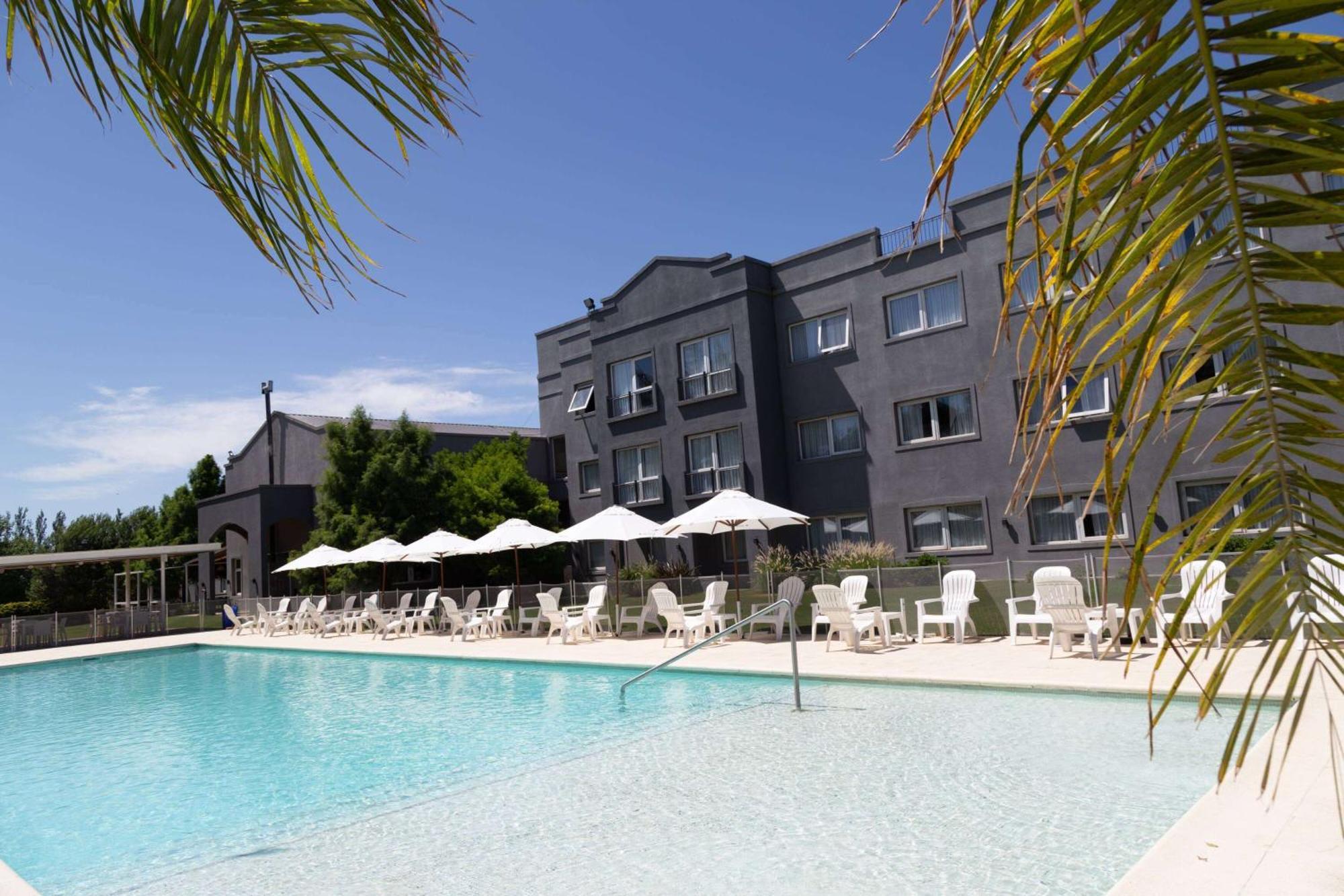 Howard Johnson Hotel & Resort Funes Exterior photo