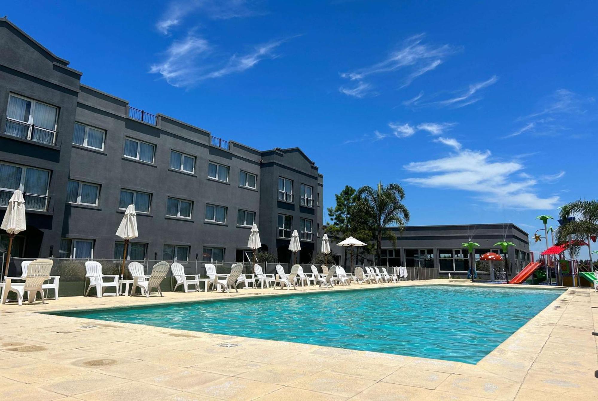 Howard Johnson Hotel & Resort Funes Exterior photo