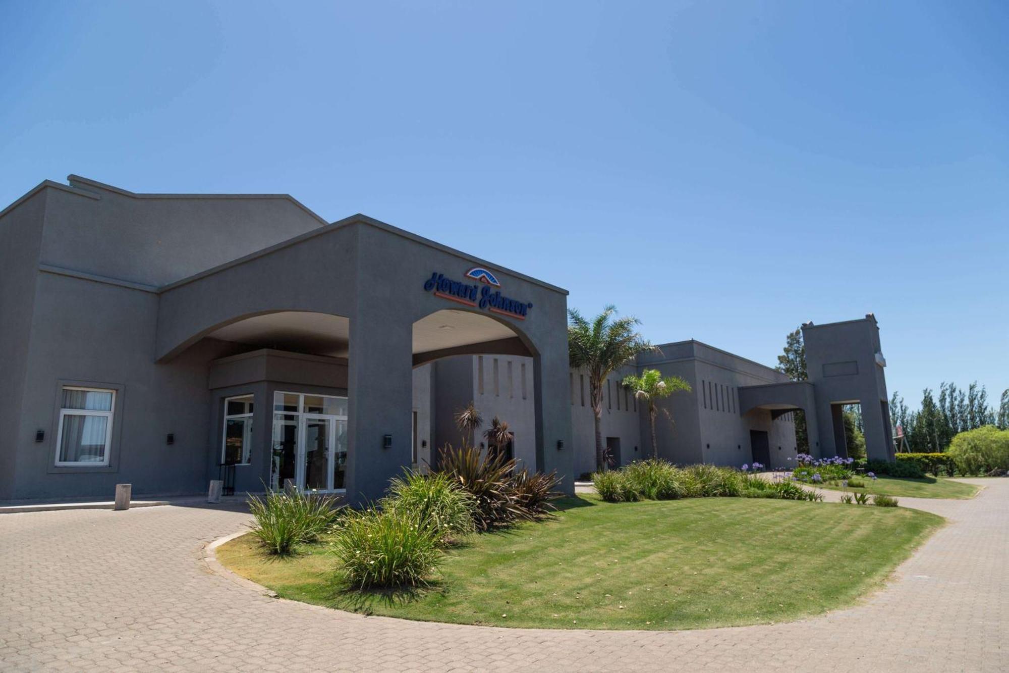 Howard Johnson Hotel & Resort Funes Exterior photo