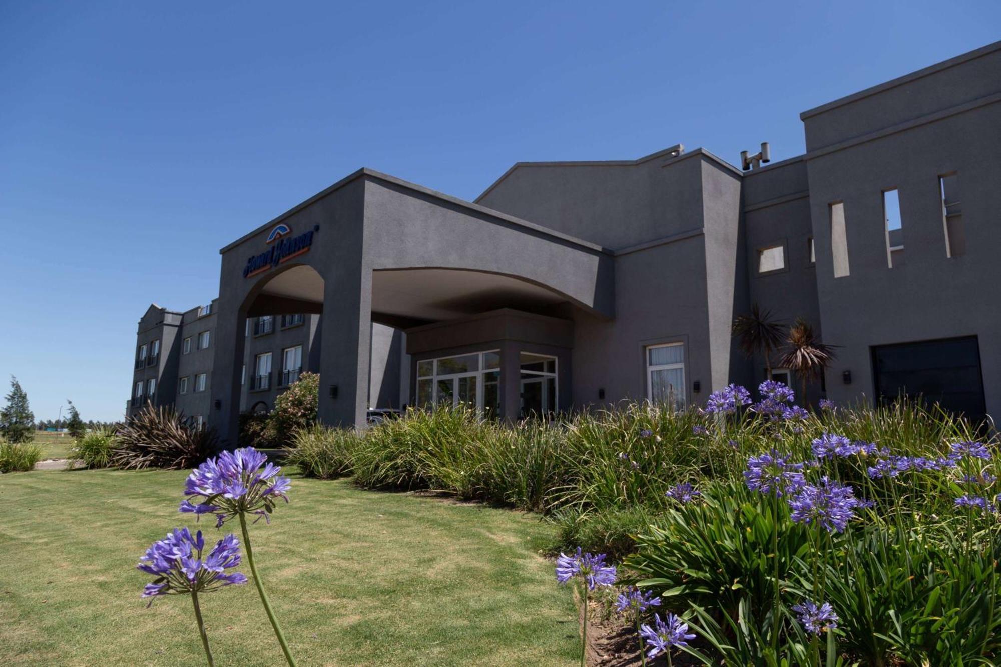 Howard Johnson Hotel & Resort Funes Exterior photo