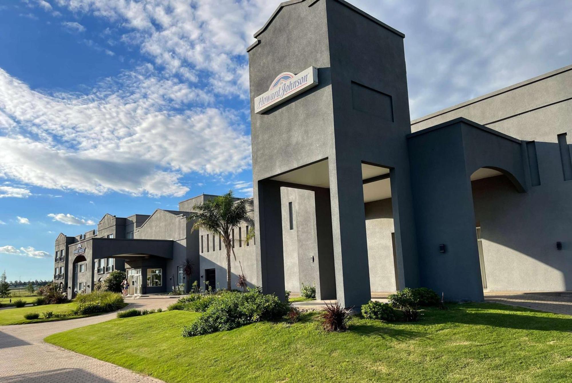 Howard Johnson Hotel & Resort Funes Exterior photo